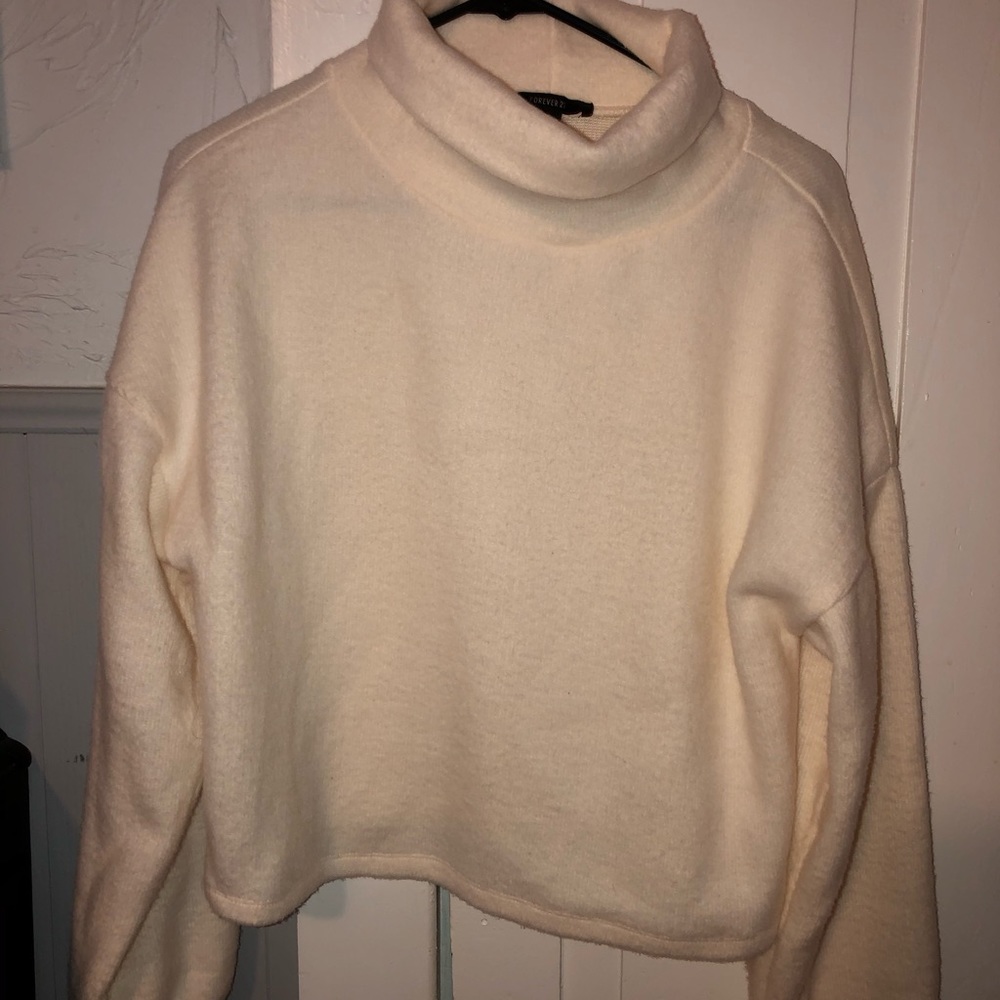 Forever21  medium cream turtleneck SOFT